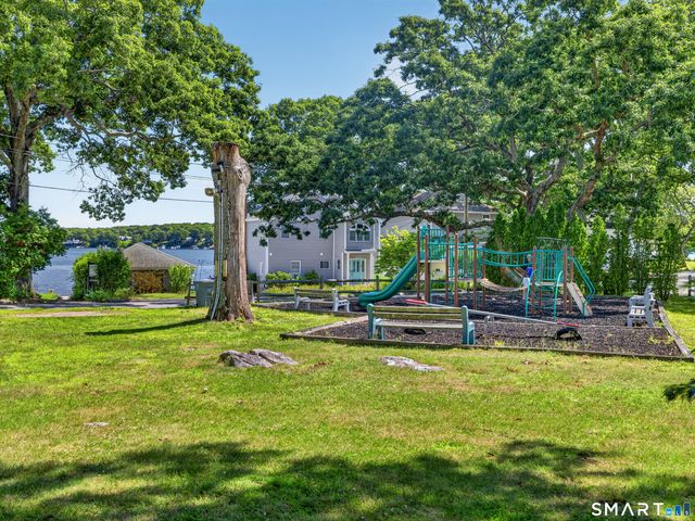 9 West Road, East Lyme, CT 06357