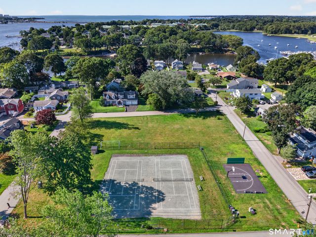 9 West Road, East Lyme, CT 06357