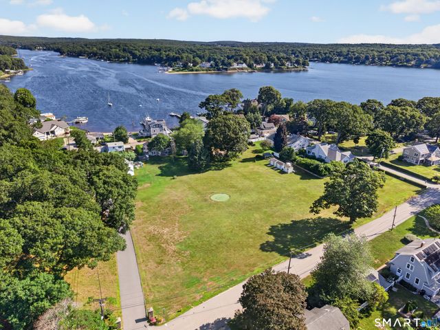 9 West Road, East Lyme, CT 06357