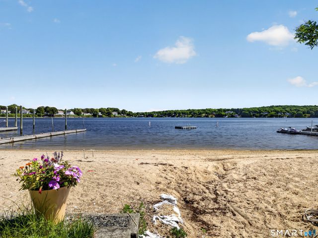 9 West Road, East Lyme, CT 06357