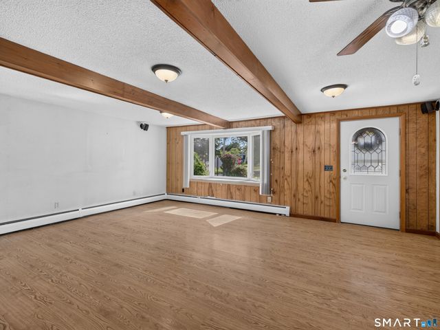 9 West Road, East Lyme, CT 06357