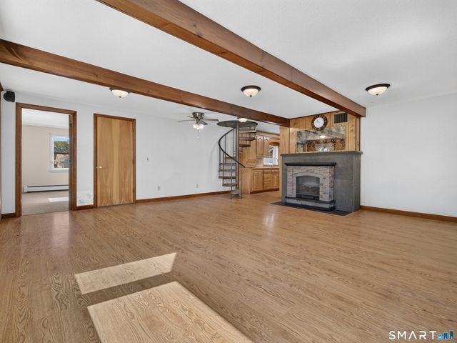 9 West Road, East Lyme, CT 06357