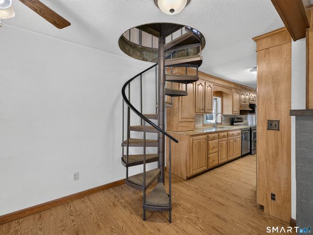 9 West Road, East Lyme, CT 06357