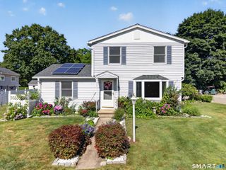 9 West Road, East Lyme, CT 06357