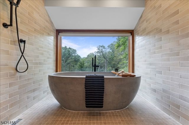 101 Rippling Brook Way, Bernardsville Boro, NJ 07924