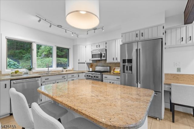 101 Rippling Brook Way, Bernardsville Boro, NJ 07924