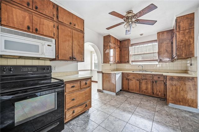 479 Carley Ave, Sharon, PA 16146