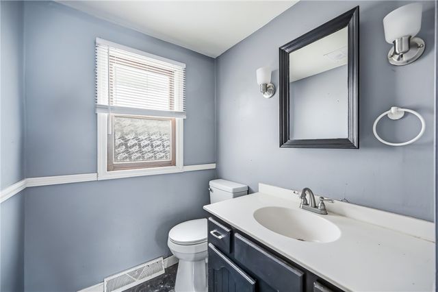 479 Carley Ave, Sharon, PA 16146