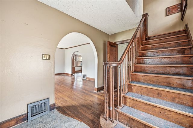 479 Carley Ave, Sharon, PA 16146