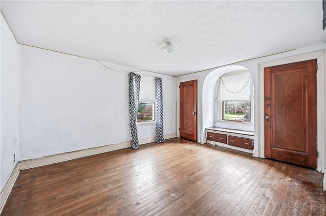 479 Carley Ave, Sharon, PA 16146