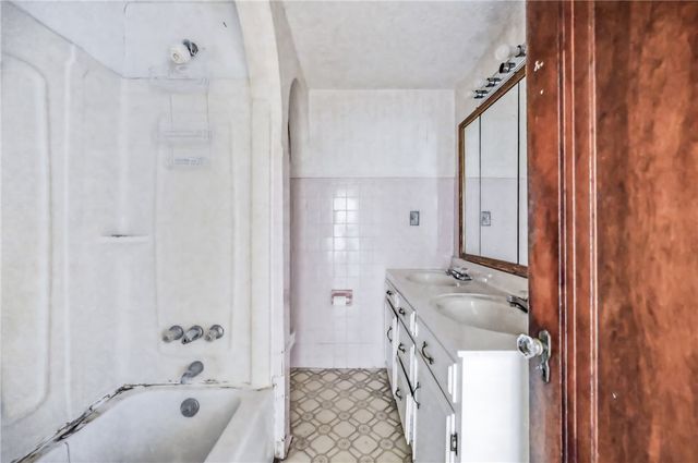 479 Carley Ave, Sharon, PA 16146