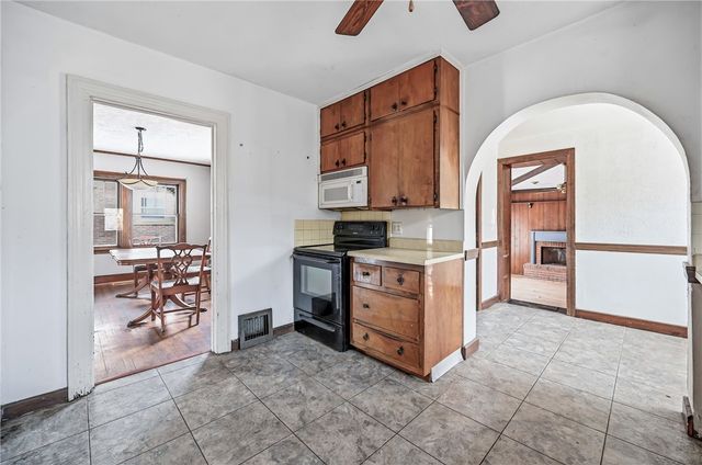 479 Carley Ave, Sharon, PA 16146