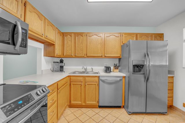 210 LAKE EVELYN Drive 210, West Palm Beach, FL 33411