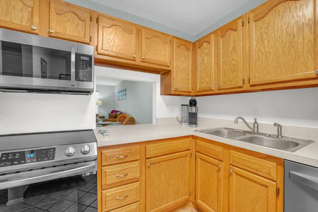 210 LAKE EVELYN Drive 210, West Palm Beach, FL 33411