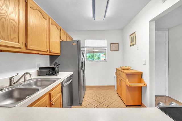 210 LAKE EVELYN Drive 210, West Palm Beach, FL 33411