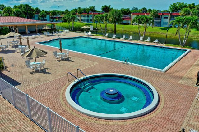 210 LAKE EVELYN Drive 210, West Palm Beach, FL 33411