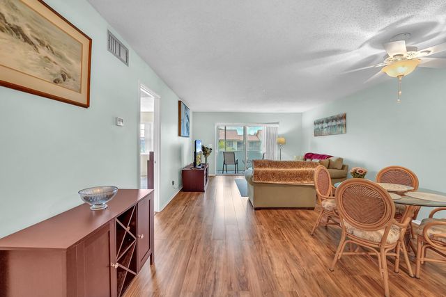 210 LAKE EVELYN Drive 210, West Palm Beach, FL 33411