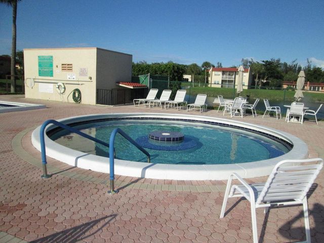 210 LAKE EVELYN Drive 210, West Palm Beach, FL 33411