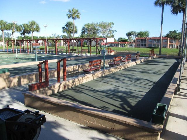 210 LAKE EVELYN Drive 210, West Palm Beach, FL 33411