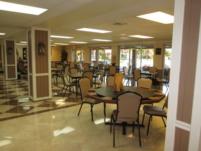 210 LAKE EVELYN Drive 210, West Palm Beach, FL 33411