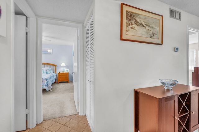 210 LAKE EVELYN Drive 210, West Palm Beach, FL 33411