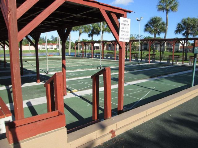 210 LAKE EVELYN Drive 210, West Palm Beach, FL 33411