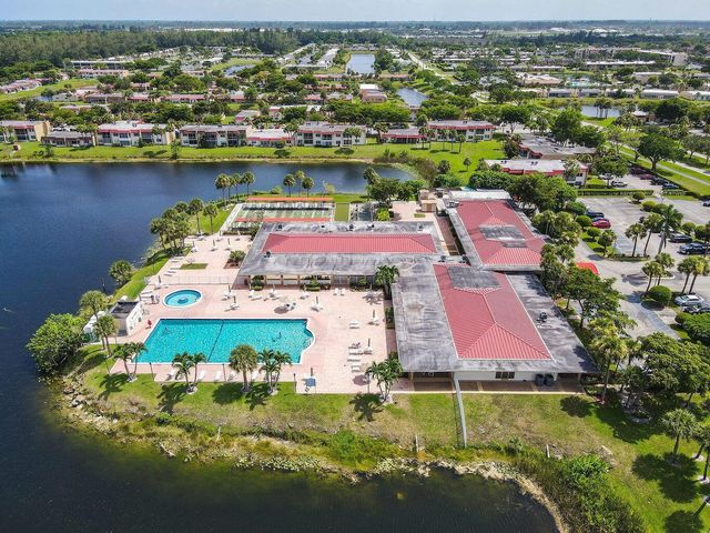210 LAKE EVELYN Drive 210, West Palm Beach, FL 33411