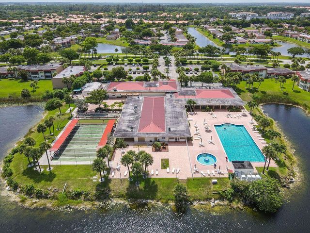 210 LAKE EVELYN Drive 210, West Palm Beach, FL 33411