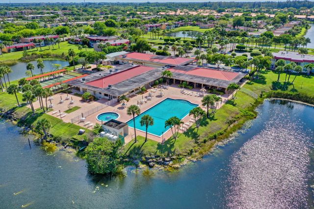 210 LAKE EVELYN Drive 210, West Palm Beach, FL 33411