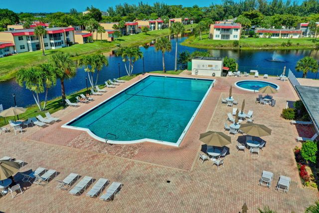 210 LAKE EVELYN Drive 210, West Palm Beach, FL 33411