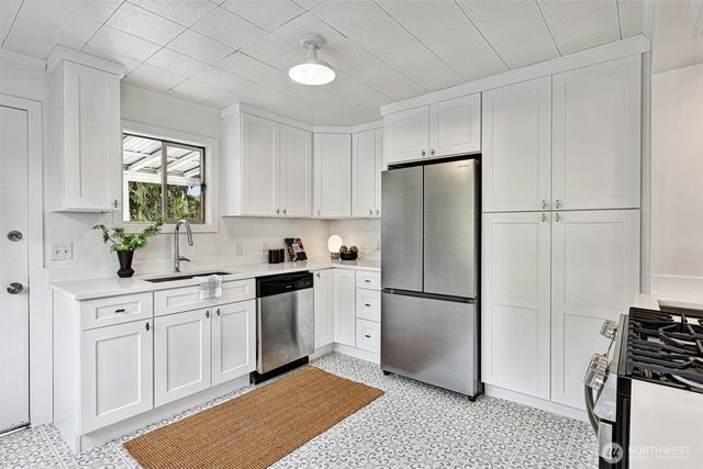 1027 NW 65th Street, Seattle, WA 98117