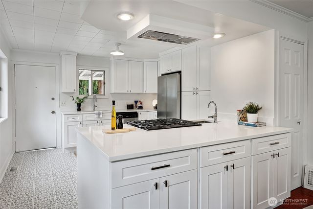 1027 NW 65th Street, Seattle, WA 98117