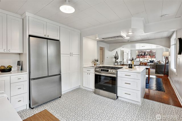 1027 NW 65th Street, Seattle, WA 98117