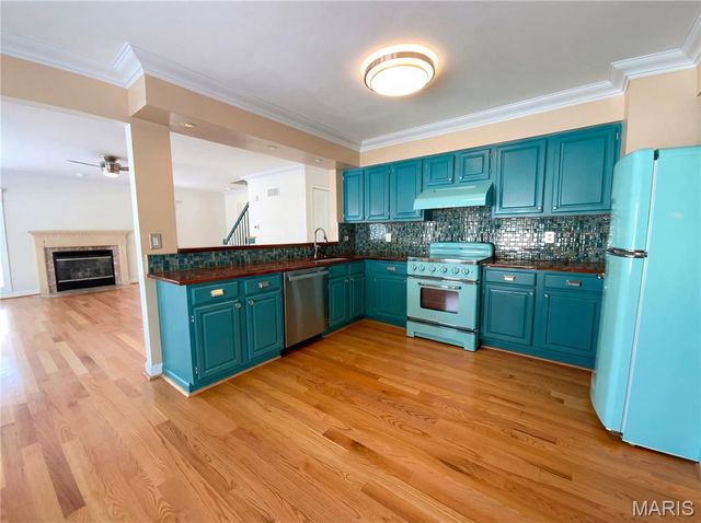 9719 Stanley Avenue, St Louis, MO 63119