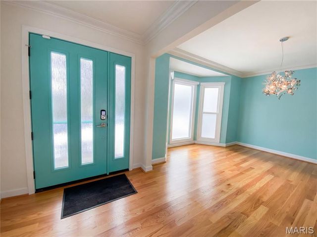 9719 Stanley Avenue, St Louis, MO 63119