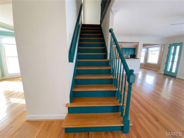 9719 Stanley Avenue, St Louis, MO 63119