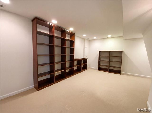 9719 Stanley Avenue, St Louis, MO 63119