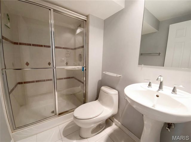 9719 Stanley Avenue, St Louis, MO 63119