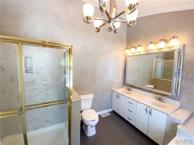 9719 Stanley Avenue, St Louis, MO 63119