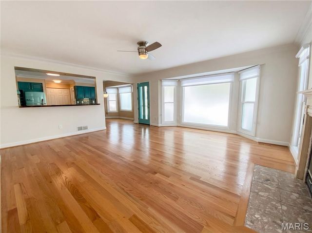 9719 Stanley Avenue, St Louis, MO 63119