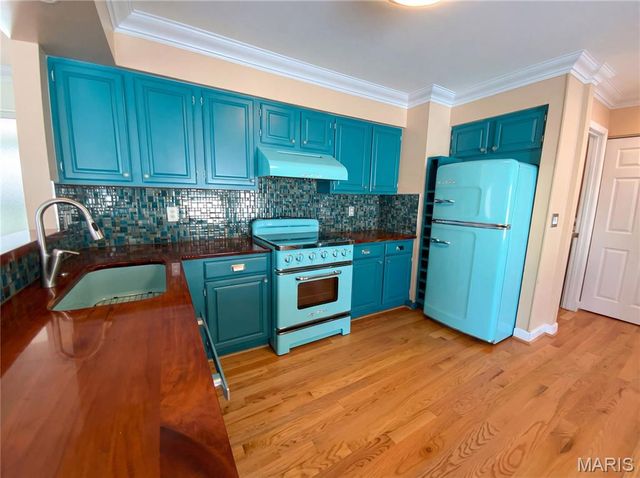 9719 Stanley Avenue, St Louis, MO 63119