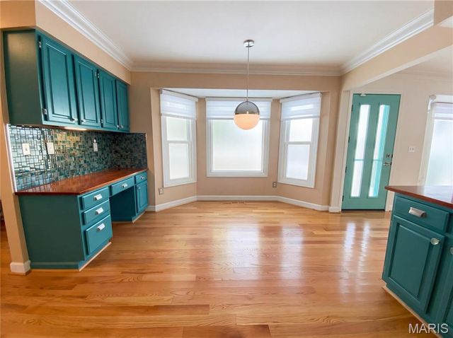 9719 Stanley Avenue, St Louis, MO 63119