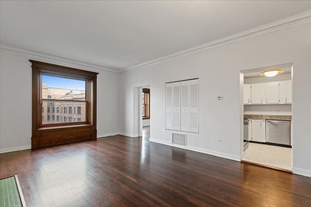 559 W Surf Street 501, Chicago, IL 60657