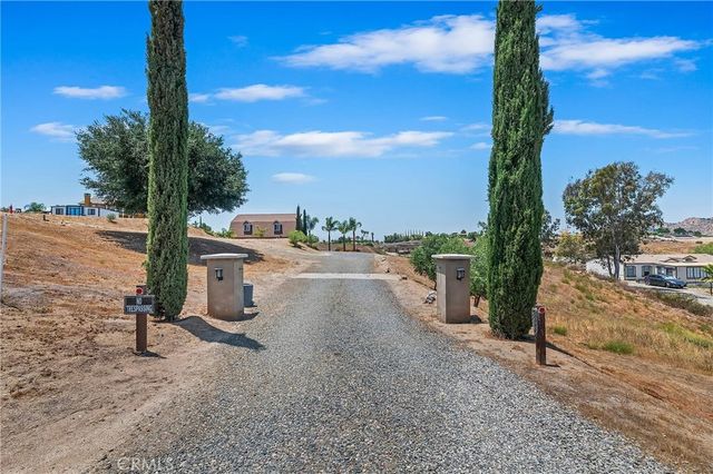 38101 Via Lobato, Temecula, CA 92592
