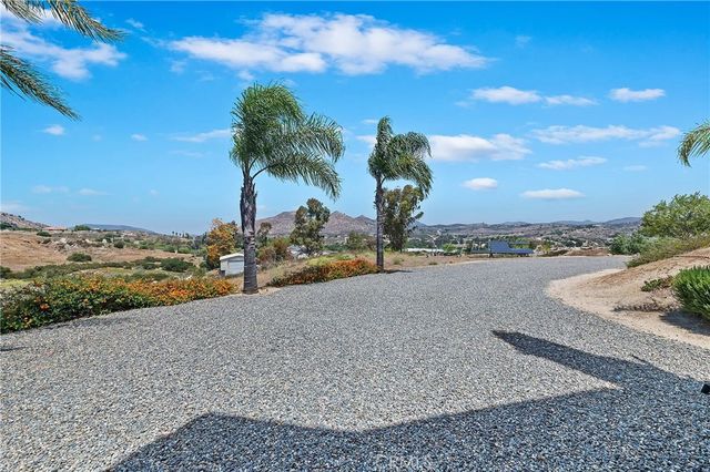 38101 Via Lobato, Temecula, CA 92592