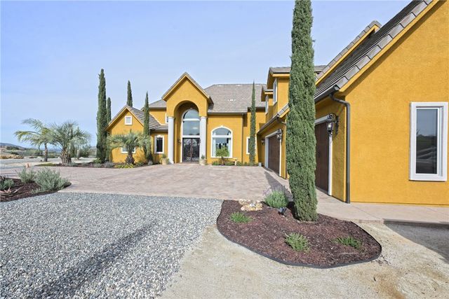 38101 Via Lobato, Temecula, CA 92592