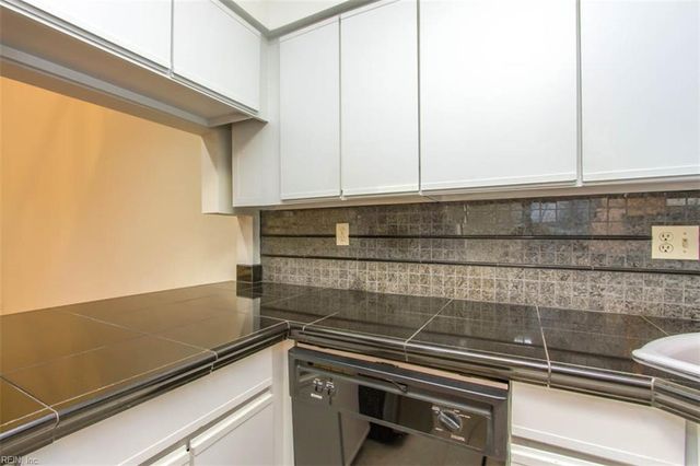 1210 Stockley Gdns Apt 606, Norfolk, VA 23517