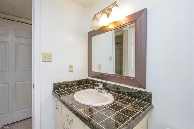 1210 Stockley Gdns Apt 606, Norfolk, VA 23517