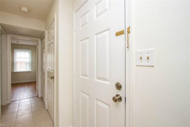 1210 Stockley Gdns Apt 606, Norfolk, VA 23517