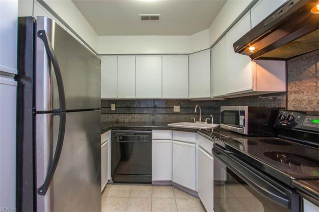 1210 Stockley Gdns Apt 606, Norfolk, VA 23517